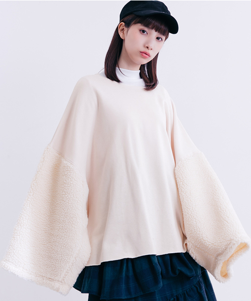 MERLOT（メルロー）の「ボアワイドスリーブビッグシルエットスウェットプルオーバー1100（スウェット・レディース・アイボリー/ブラック/グレー/ベージュ/ピンク・FREE）」の22枚目の写真