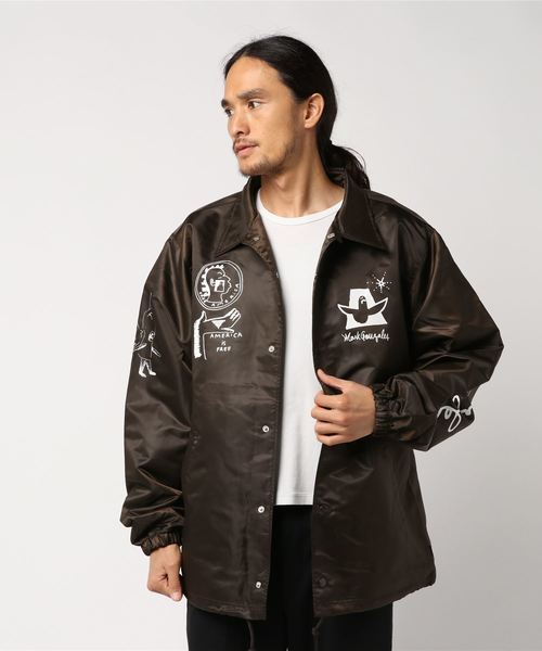 Mark Gonzales(マーク・ゴンザレス)の「Mark Gonzales/マークゴンザレス ポリツイルコーチJKT(その他アウター・メンズ・ブラック/カーキ/ブラウン・MEDIUM/LARGE/SMALL/X-LARGE)」の1枚目の写真