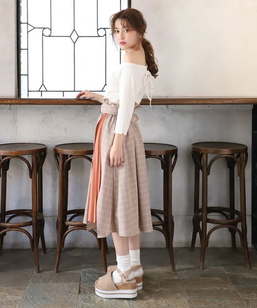 one after another NICE CLAUP(ワンアフターアナザーナイスクラップ)の「プリーツ切り替え膝丈スカート(スカート・レディース・ベージュ/パープル/チェック・FREE)」の6枚目の写真