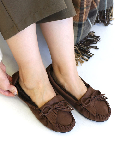 AmiAmi(アミアミ)の「《2019AW新作》内側ファーであったかい!フリンジモカシン(モカシン/デッキシューズ)」|ダークブラウン