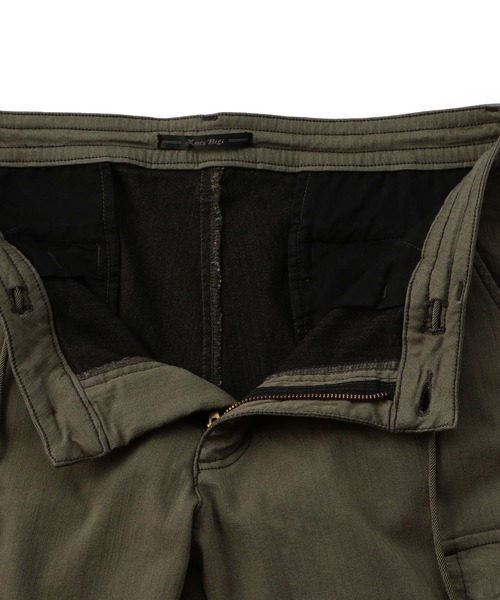 MEN'S BIGI(メンズビギ)の「ハイパワーストレッチ ヘリンボーンカーゴパンツ(カーゴパンツ・メンズ・ベージュ/カーキ・04/02/03/01)」の20枚目の写真