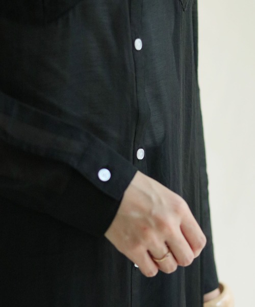 vingtrois（バントロア）の「【vingtrois】サイドスリットシアーシャツワンピース（ワンピース・レディース・ブラック/オフホワイト・M）」の10枚目の写真