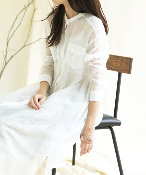 vingtrois（バントロア）の「【vingtrois】サイドスリットシアーシャツワンピース（ワンピース・レディース・ブラック/オフホワイト・M）」の16枚目の写真