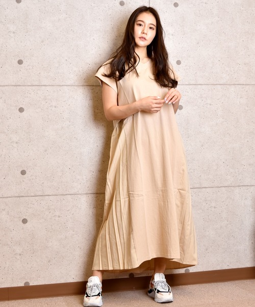 TONE SELECT WEAR（トーンセレクトウェア）の「【TONE SELECT WEAR】バックプリーツワンピース(MI)（ワンピース・レディース・チャコールグレー/ブラック/ベージュ・FREE）」の2枚目の写真