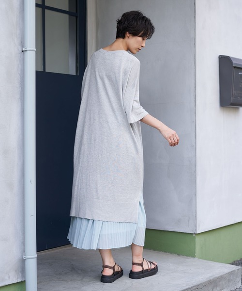 AMERICAN HOLIC（アメリカンホリック）の「Vネックサイドスリットニットチュニック　＊●（ニット/セーター・レディース・アイボリー/ベージュ系その他2/グレー系その他/ネイビー・FREE）」の2枚目の写真