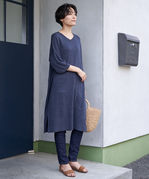 AMERICAN HOLIC（アメリカンホリック）の「Vネックサイドスリットニットチュニック　＊●（ニット/セーター・レディース・アイボリー/ベージュ系その他2/グレー系その他/ネイビー・FREE）」の4枚目の写真