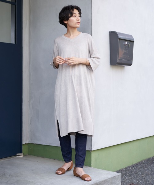 AMERICAN HOLIC（アメリカンホリック）の「Vネックサイドスリットニットチュニック　＊●（ニット/セーター・レディース・アイボリー/ベージュ系その他2/グレー系その他/ネイビー・FREE）」の3枚目の写真