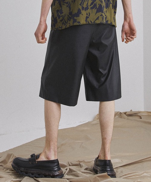UNITED TOKYO(ユナイテッドトウキョウ)の「【EC限定】フェイクレザーショートパンツ/セットアップ(その他パンツ・メンズ・ブラック/アイボリー・1/2/3)」の16枚目の写真
