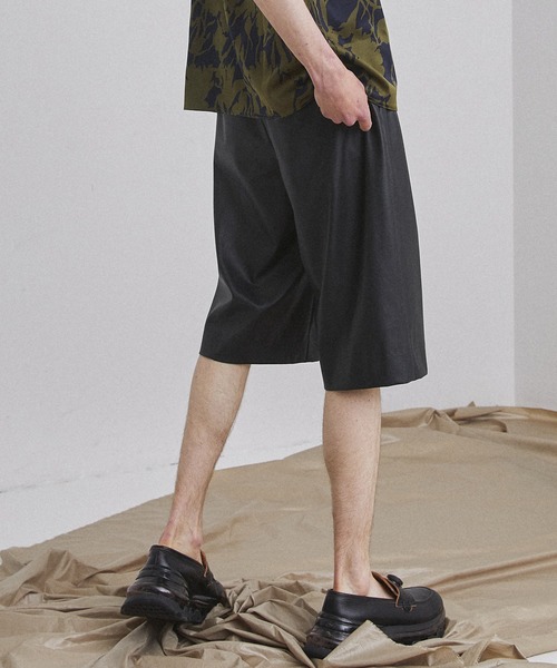 UNITED TOKYO(ユナイテッドトウキョウ)の「【EC限定】フェイクレザーショートパンツ/セットアップ(その他パンツ・メンズ・ブラック/アイボリー・1/2/3)」の17枚目の写真