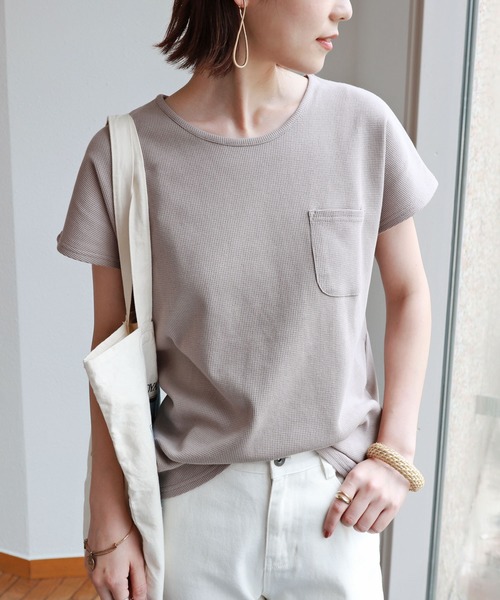 andme(アンドミー)の「コットンワッフル半袖ポケット付きドルマンTシャツ(Tシャツ/カットソー・レディース・チャコールグレー/アイボリー/グレー系その他/ブラック/ベージュ/ブルー/グリーン・M)」の4枚目の写真