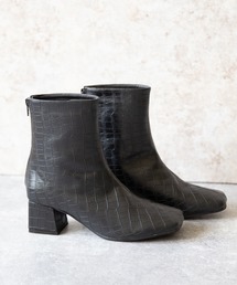 menue（メヌエ）の「スクエアトゥ 変形ヒールブーツ（ブーツ）」