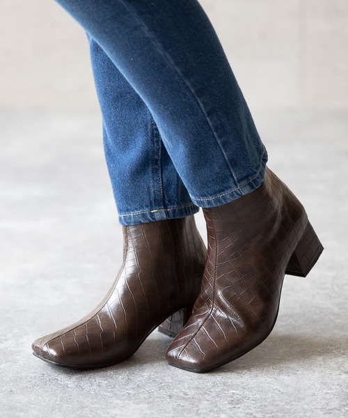 menue（メヌエ）の「スクエアトゥ 変形ヒールブーツ（ブーツ・レディース・ブラック/ダークブラウン/アイボリー/ブラック系その他/ブラウン系その他/ベージュ/ライトグリーン/グレイッシュベージュ・LL/3L/S/M/L/XS）」の17枚目の写真