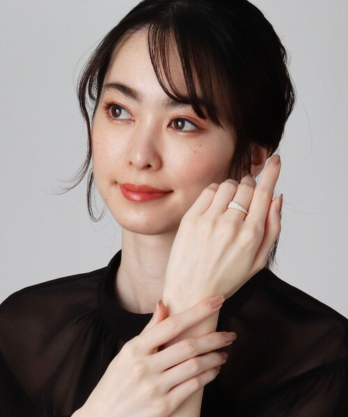 COCOSHNIK（ココシュニック）の「K18ダイヤモンド　トライアングルパヴェ　リング（リング・レディース・アイボリー系3・14号/10号）」の2枚目の写真