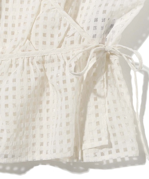 Levi's（リーバイス）の「DELILAH WRAP TOP SUGAR SWIZZLE（シャツ/ブラウス・レディース・マルチ・S/XS/M/L）」の5枚目の写真