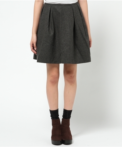 earth music&ecology（アースミュージックアンドエコロジー）の「タックフレアースカート（スカート・レディース・チャコールグレー/ブラック/オレンジ/キャメル/ダークブルー・MEDIUM/SMALL）」の10枚目の写真