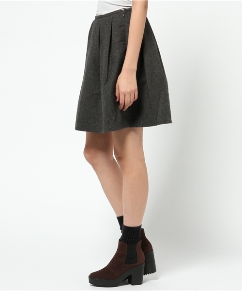 earth music&ecology（アースミュージックアンドエコロジー）の「タックフレアースカート（スカート・レディース・チャコールグレー/ブラック/オレンジ/キャメル/ダークブルー・MEDIUM/SMALL）」の11枚目の写真