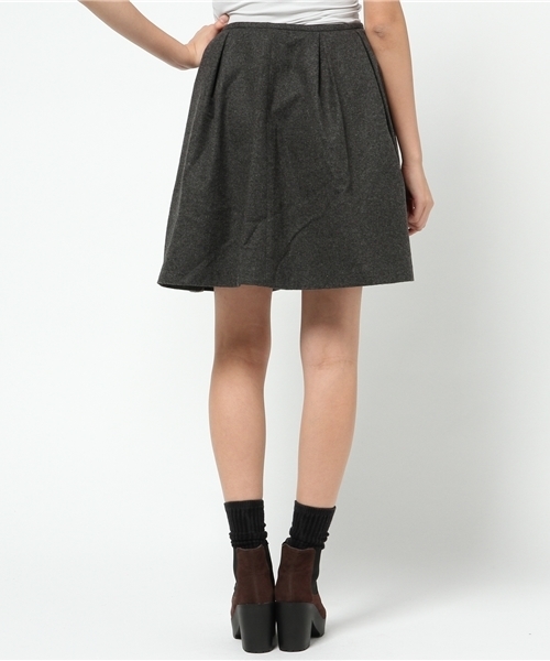 earth music&ecology（アースミュージックアンドエコロジー）の「タックフレアースカート（スカート・レディース・チャコールグレー/ブラック/オレンジ/キャメル/ダークブルー・MEDIUM/SMALL）」の12枚目の写真