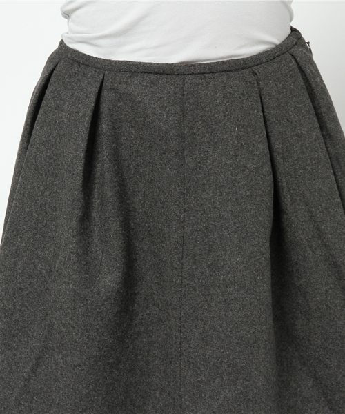 earth music&ecology（アースミュージックアンドエコロジー）の「タックフレアースカート（スカート・レディース・チャコールグレー/ブラック/オレンジ/キャメル/ダークブルー・MEDIUM/SMALL）」の13枚目の写真