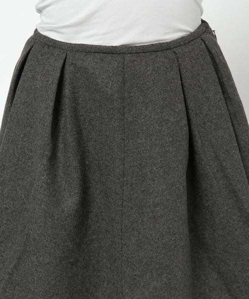 earth music&ecology（アースミュージックアンドエコロジー）の「タックフレアースカート（スカート・レディース・チャコールグレー/ブラック/オレンジ/キャメル/ダークブルー・MEDIUM/SMALL）」の14枚目の写真