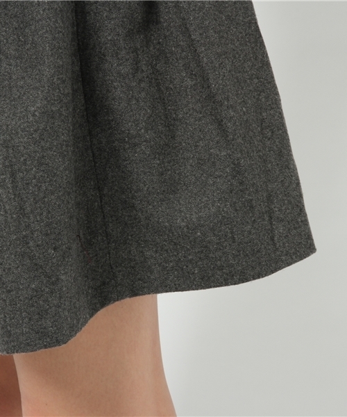 earth music&ecology（アースミュージックアンドエコロジー）の「タックフレアースカート（スカート・レディース・チャコールグレー/ブラック/オレンジ/キャメル/ダークブルー・MEDIUM/SMALL）」の6枚目の写真