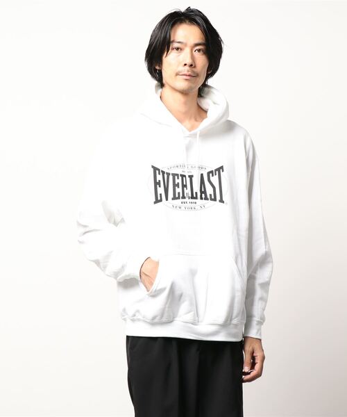 EVERLAST(スポーツ・ライフスタイル)（エバーラスト）の「【EVERLAST(エバーラスト)】ロゴフーディ（パーカー・メンズ・ホワイト/ブラック・MEDIUM/LARGE）」の2枚目の写真