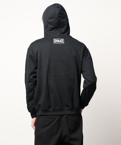 EVERLAST(スポーツ・ライフスタイル)（エバーラスト）の「【EVERLAST(エバーラスト)】ロゴフーディ（パーカー・メンズ・ホワイト/ブラック・MEDIUM/LARGE）」の4枚目の写真