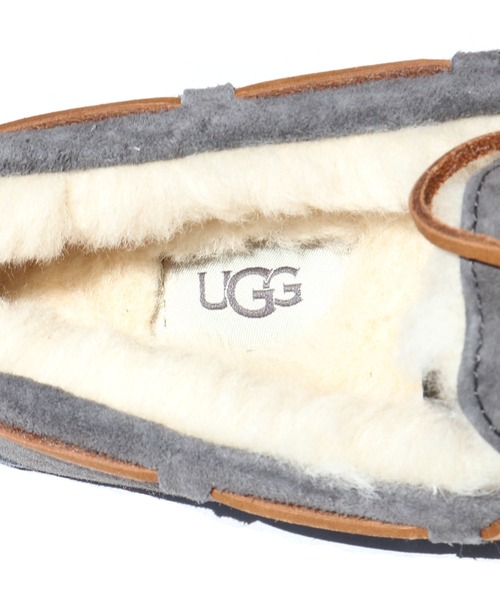 UGG(アグ)の「UGG/アグ W DAKOTA ボアモカシン フラットモカシンレースボアスリッポン ワンポイント ブランドロゴ(モカシン/デッキシューズ・レディース・ブラック/グレー/ダークブラウン/ベージュ・US6/US7/US5)」の13枚目の写真