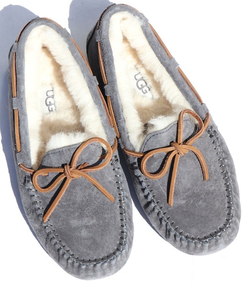 UGG(アグ)の「UGG/アグ W DAKOTA ボアモカシン フラットモカシンレースボアスリッポン ワンポイント ブランドロゴ(モカシン/デッキシューズ・レディース・ブラック/グレー/ダークブラウン/ベージュ・US6/US7/US5)」の11枚目の写真
