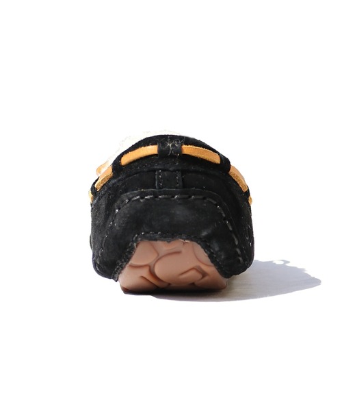 UGG（アグ）の「UGG/アグ W DAKOTA ボアモカシン フラットモカシン
