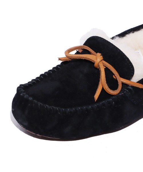 UGG(アグ)の「UGG/アグ W DAKOTA ボアモカシン フラットモカシンレースボアスリッポン ワンポイント ブランドロゴ(モカシン/デッキシューズ・レディース・ブラック/グレー/ダークブラウン/ベージュ・US6/US7/US5)」の19枚目の写真