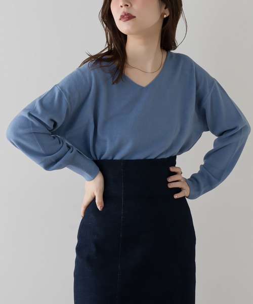 natural couture(ナチュラルクチュール)の「【大好評リバイバルアイテム】プチプラカシミヤタッチVネックニット(ニット/セーター・レディース・ブラック/ベージュ/オフホワイト/ピンク/ブルー/レンガ・FREE)」の5枚目の写真