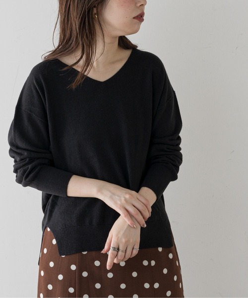 natural couture(ナチュラルクチュール)の「【大好評リバイバルアイテム】プチプラカシミヤタッチVネックニット(ニット/セーター・レディース・ブラック/ベージュ/オフホワイト/ピンク/ブルー/レンガ・FREE)」の3枚目の写真