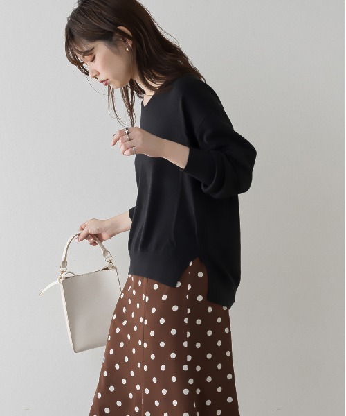 natural couture(ナチュラルクチュール)の「【大好評リバイバルアイテム】プチプラカシミヤタッチVネックニット(ニット/セーター・レディース・ブラック/ベージュ/オフホワイト/ピンク/ブルー/レンガ・FREE)」の11枚目の写真