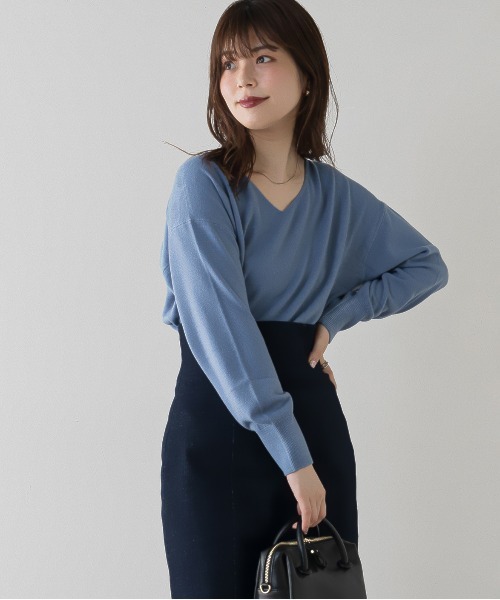natural couture(ナチュラルクチュール)の「【大好評リバイバルアイテム】プチプラカシミヤタッチVネックニット(ニット/セーター・レディース・ブラック/ベージュ/オフホワイト/ピンク/ブルー/レンガ・FREE)」の21枚目の写真
