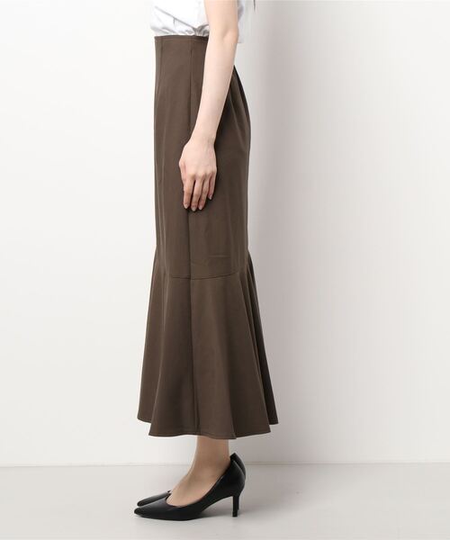 Cheek（チーク）の「Ｔ／Ｒヘムラインスカート（スカート・レディース・ブラウン/ブルー/グレイッシュベージュ/カーキ・SMALL/MEDIUM）」の13枚目の写真