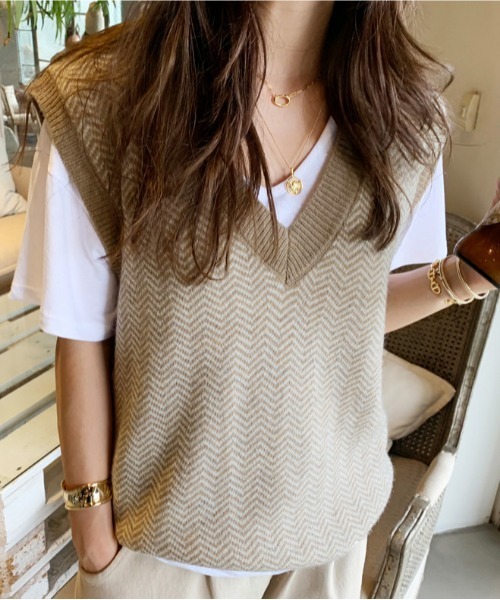 NANING9（ナンニング）の「NANING9 ルーズフィットニットベスト（ベスト・レディース・ベージュ・FREE）」の9枚目の写真