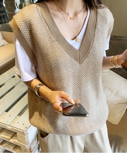 NANING9（ナンニング）の「NANING9 ルーズフィットニットベスト（ベスト・レディース・ベージュ・FREE）」の11枚目の写真