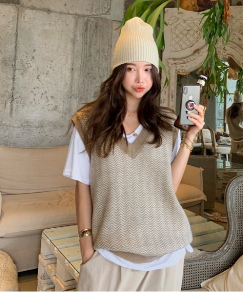 NANING9（ナンニング）の「NANING9 ルーズフィットニットベスト（ベスト・レディース・ベージュ・FREE）」の8枚目の写真