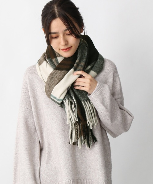 LEPSIM（レプシィム）の「洗える高密度チェックストール　214537（ストール/ショール・レディース・ベージュ/レッド/イエロー/グレイッシュベージュ/オフホワイト/ライトグレー・ONE SIZE）」の2枚目の写真