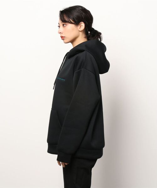 CONVERSE(コンバース)の「CONVERSE/コンバース オーバーサイズ Wカノコスポンジ ワンポイントスウェットパーカー フーディー(パーカー・レディース・ブラック/ベージュ/オフホワイト/ダークグリーン・M/L)」の5枚目の写真