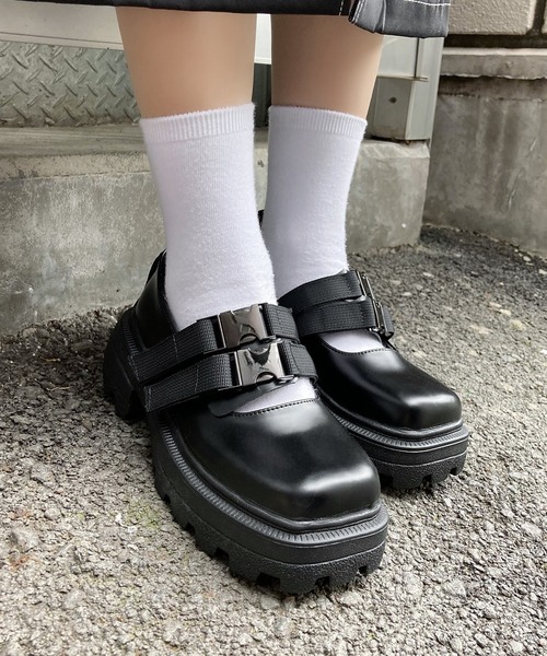 Figments（フィグメンツ）の「ダブルストラップシューズ（その他シューズ・レディース・ブラック/オフホワイト・SMALL/MEDIUM）」の2枚目の写真