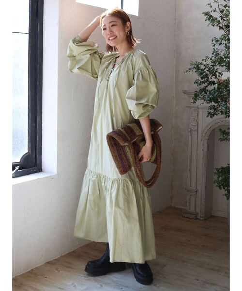 Ungrid(アングリッド)の「レースアップティアードマキシワンピース ( ボリュームスリーブ )(ワンピース・レディース・ミント/ブラック/アイボリー・FREE)」の4枚目の写真