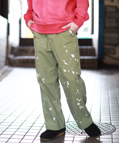 BEAMS（ビームス）の「BEAMS / ペイント ベイカー パンツ（その他パンツ・メンズ・ホワイト/グリーン系その他4・SMALL/MEDIUM/LARGE/X-LARGE）」の2枚目の写真