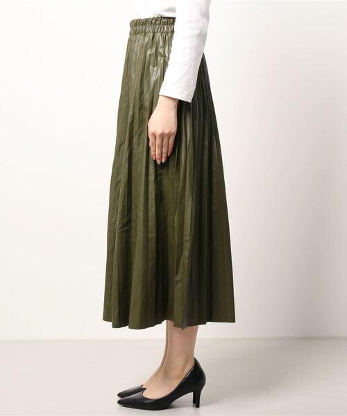 210nouve(トゥージュヌーブ)の「フェイクレザープリーツスカート(スカート・レディース・ブラック/ホワイト/ブラウン/グリーン/ベージュ/チャコールグレー・FREE)」の8枚目の写真