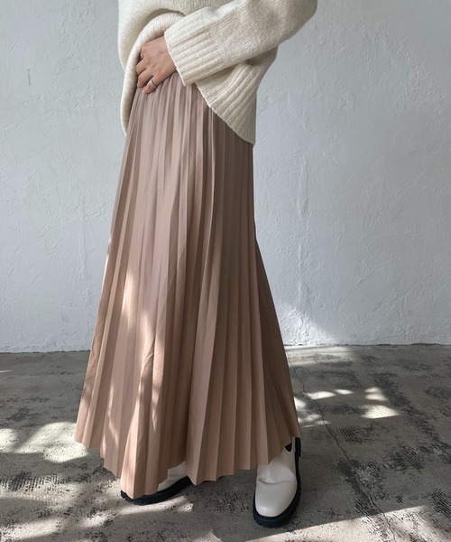 210nouve(トゥージュヌーブ)の「フェイクレザープリーツスカート(スカート・レディース・ブラック/ホワイト/ブラウン/グリーン/ベージュ/チャコールグレー・FREE)」の6枚目の写真