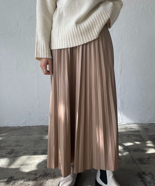 210nouve(トゥージュヌーブ)の「フェイクレザープリーツスカート(スカート・レディース・ブラック/ホワイト/ブラウン/グリーン/ベージュ/チャコールグレー・FREE)」の10枚目の写真