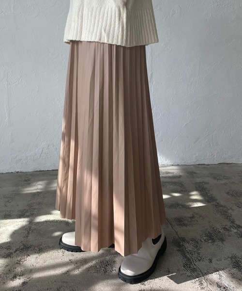 210nouve(トゥージュヌーブ)の「フェイクレザープリーツスカート(スカート・レディース・ブラック/ホワイト/ブラウン/グリーン/ベージュ/チャコールグレー・FREE)」の11枚目の写真