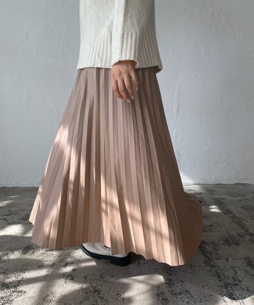 210nouve(トゥージュヌーブ)の「フェイクレザープリーツスカート(スカート・レディース・ブラック/ホワイト/ブラウン/グリーン/ベージュ/チャコールグレー・FREE)」の12枚目の写真