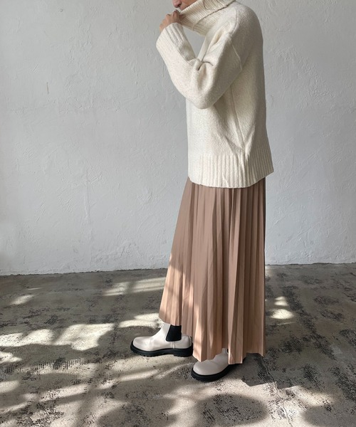 210nouve(トゥージュヌーブ)の「フェイクレザープリーツスカート(スカート・レディース・ブラック/ホワイト/ブラウン/グリーン/ベージュ/チャコールグレー・FREE)」の16枚目の写真