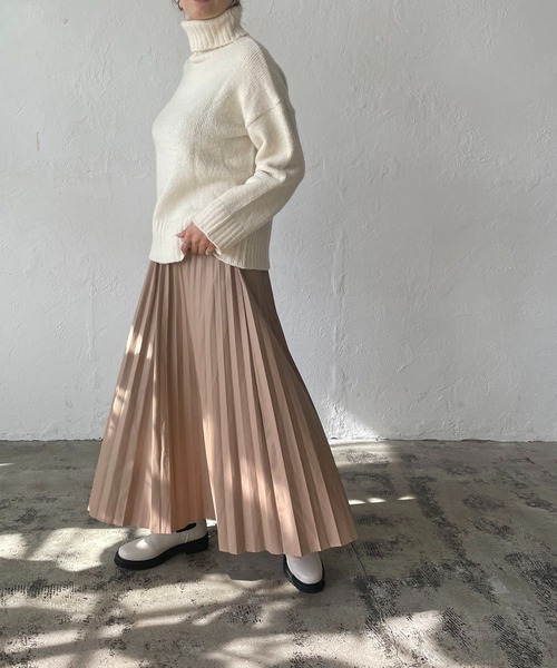 210nouve(トゥージュヌーブ)の「フェイクレザープリーツスカート(スカート・レディース・ブラック/ホワイト/ブラウン/グリーン/ベージュ/チャコールグレー・FREE)」の17枚目の写真